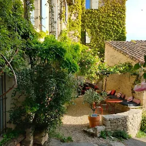 https://la-maison-pres-de-la-fontaine-saignon.fr-provencehotel.com